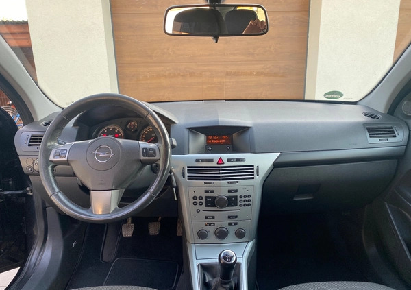 Opel Astra cena 14900 przebieg: 242761, rok produkcji 2009 z Chełmno małe 379